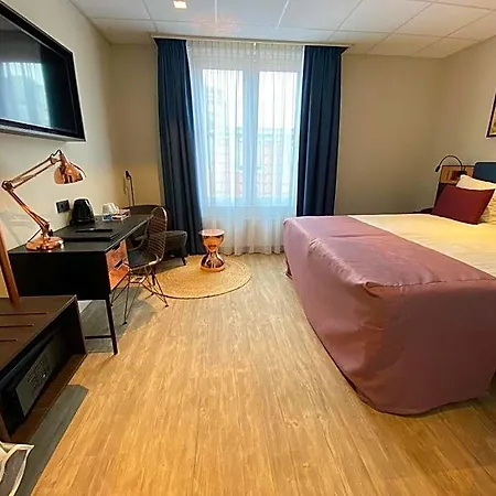 Western Dam Square Hotel