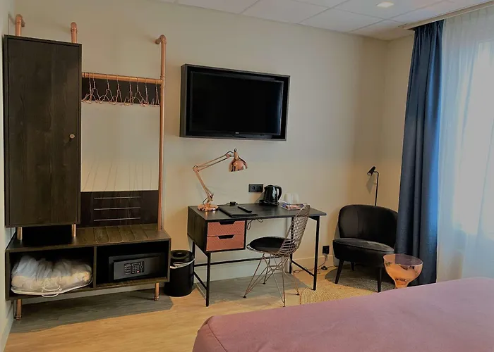 Western Dam Square Hotel 3*