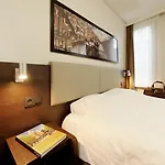 Western Dam Square Hotel